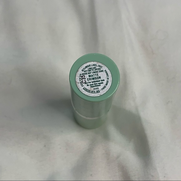 Clinique - Long Last Soft Matte Lipstick “Matte Crimson” - Picture 3 of 3